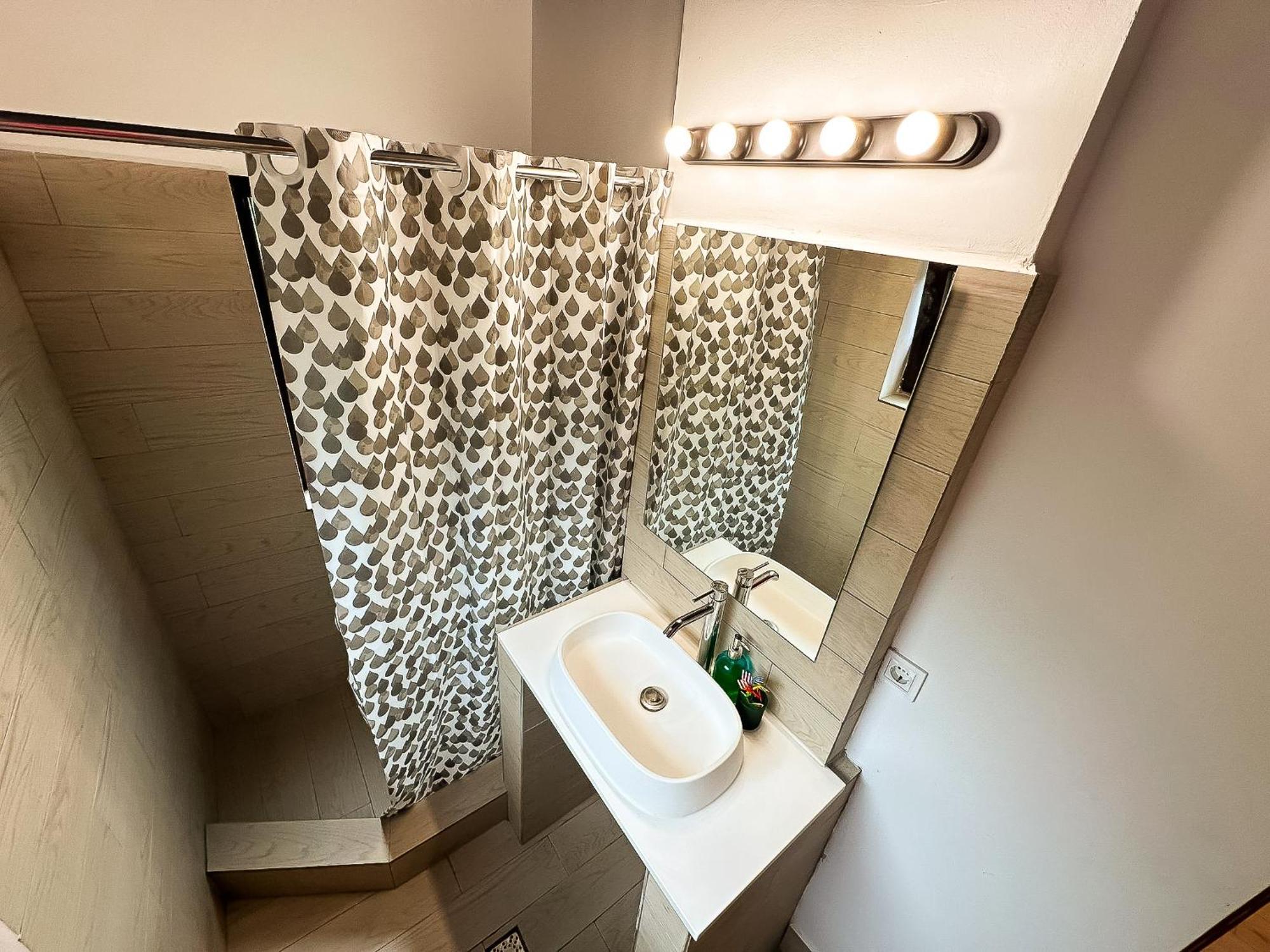 The Bridge - Central Studio With Free Parking Craiova Exterior foto