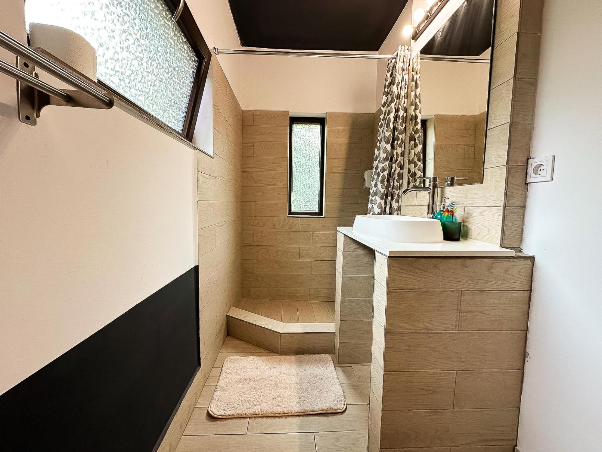 The Bridge - Central Studio With Free Parking Craiova Exterior foto