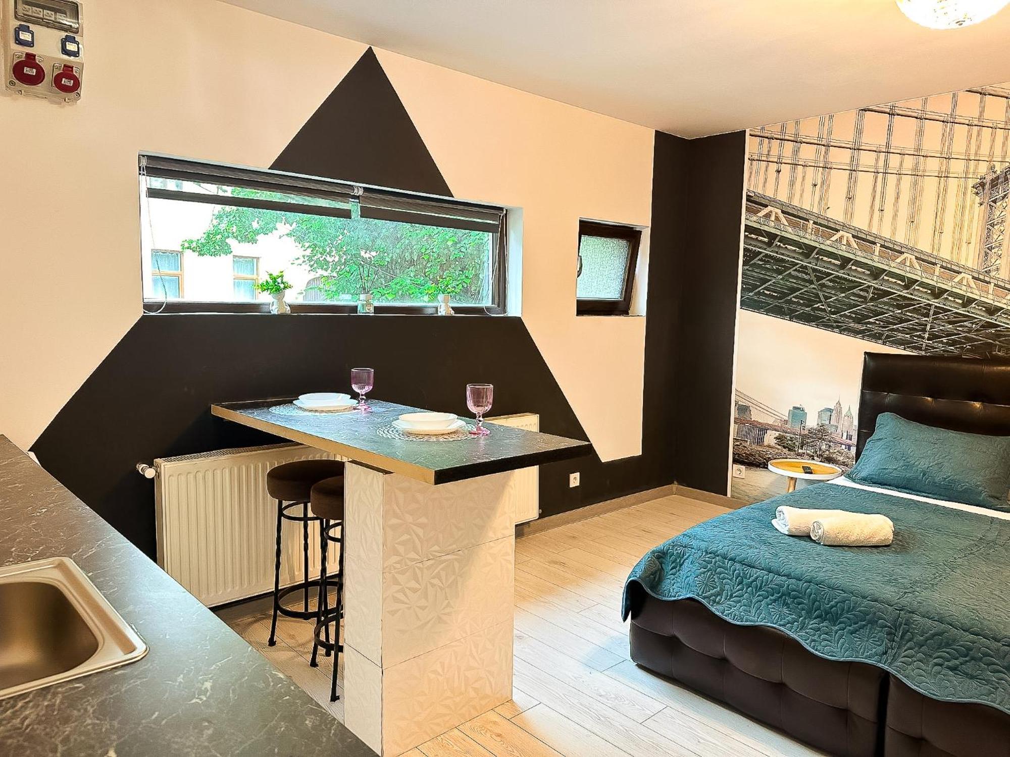 The Bridge - Central Studio With Free Parking Craiova Exterior foto